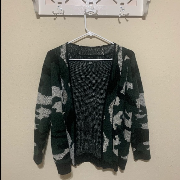 🪩SALE🪩 Forever 21 Desert Dream Camo Cardigan Size Small - Picture 3 of 9
